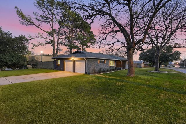 904 Scott Drive, Hurst, TX 76053