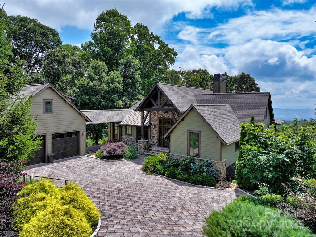 84 Meadow Top Lane, Hendersonville, NC 28792