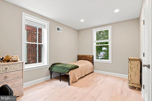 40 E SLOCUM ST, Philadelphia, PA 19119