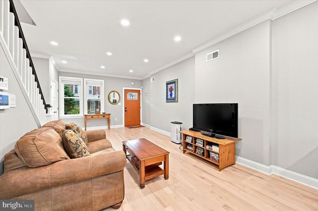 40 E SLOCUM ST, Philadelphia, PA 19119