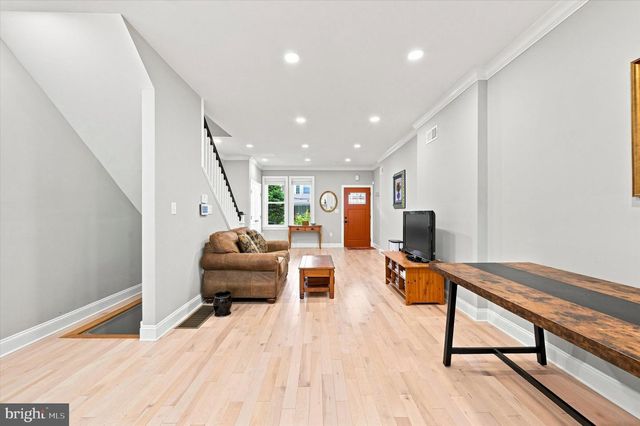 40 E SLOCUM ST, Philadelphia, PA 19119