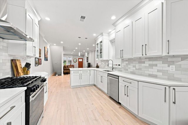 40 E SLOCUM ST, Philadelphia, PA 19119