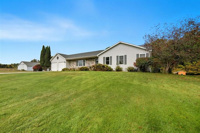 7580 River Road, Evart, MI 49631