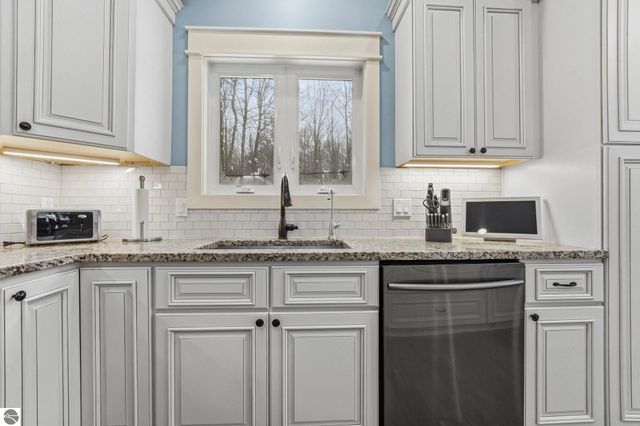 3364 Inland Oaks Drive S, Interlochen, MI 49643