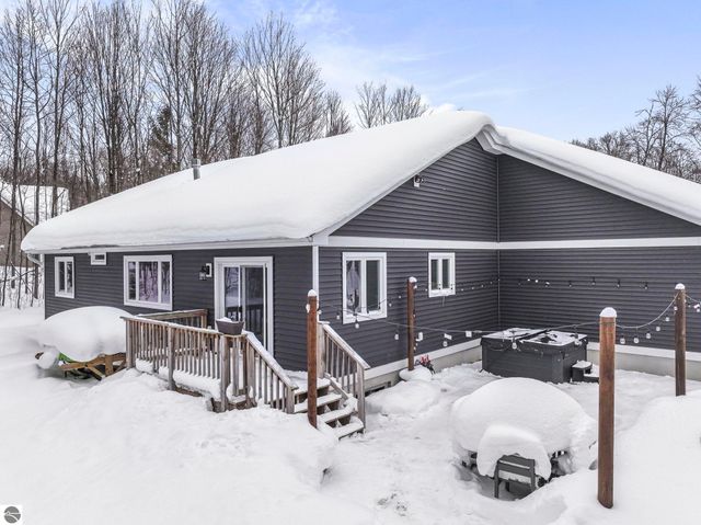 3364 Inland Oaks Drive S, Interlochen, MI 49643