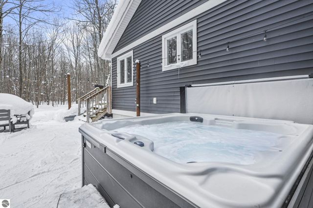 3364 Inland Oaks Drive S, Interlochen, MI 49643