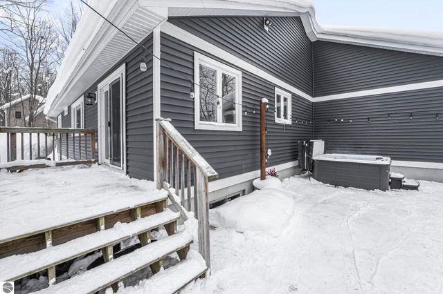 3364 Inland Oaks Drive S, Interlochen, MI 49643