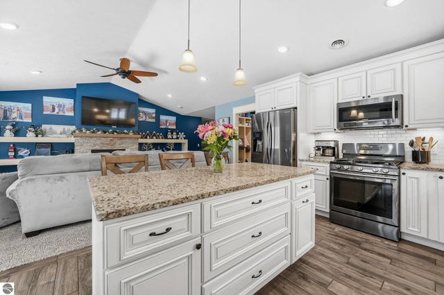 3364 Inland Oaks Drive S, Interlochen, MI 49643