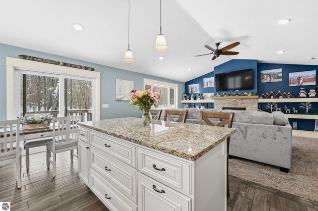 3364 Inland Oaks Drive S, Interlochen, MI 49643