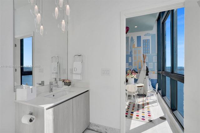 3131 NE 7th Ave UPH5301, Miami, FL 33137