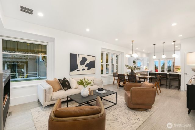 210 W McGraw Street, Seattle, WA 98119