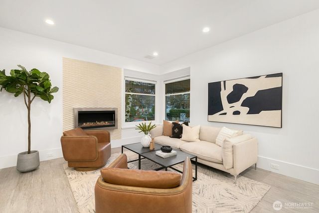 210 W McGraw Street, Seattle, WA 98119