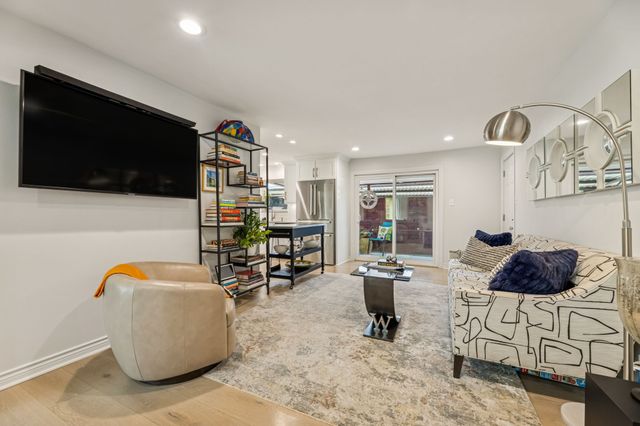 6033 Sandhurst Lane A, Dallas, TX 75206