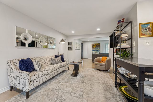 6033 Sandhurst Lane A, Dallas, TX 75206