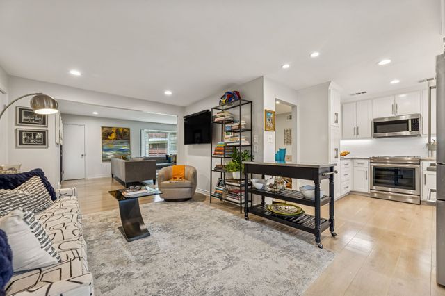 6033 Sandhurst Lane A, Dallas, TX 75206