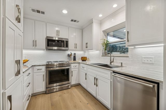 6033 Sandhurst Lane A, Dallas, TX 75206