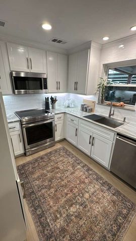 6033 Sandhurst Lane A, Dallas, TX 75206