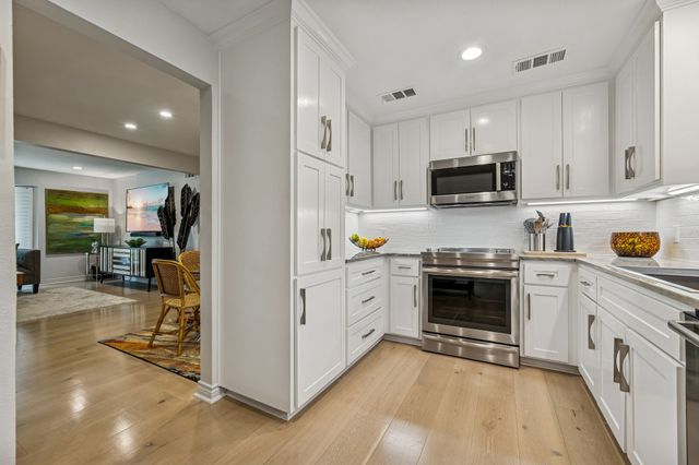 6033 Sandhurst Lane A, Dallas, TX 75206