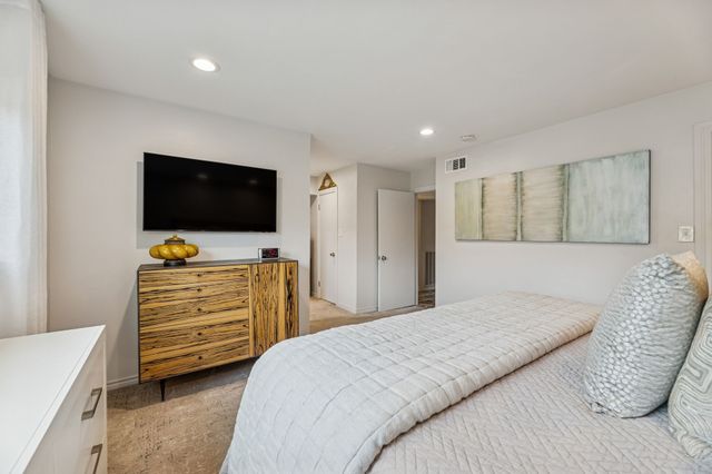 6033 Sandhurst Lane A, Dallas, TX 75206