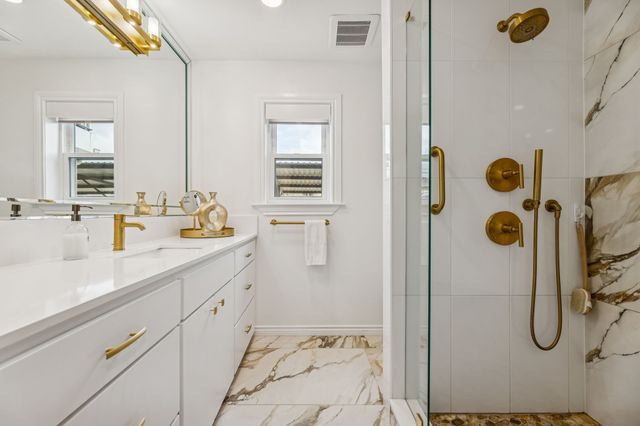 6033 Sandhurst Lane A, Dallas, TX 75206