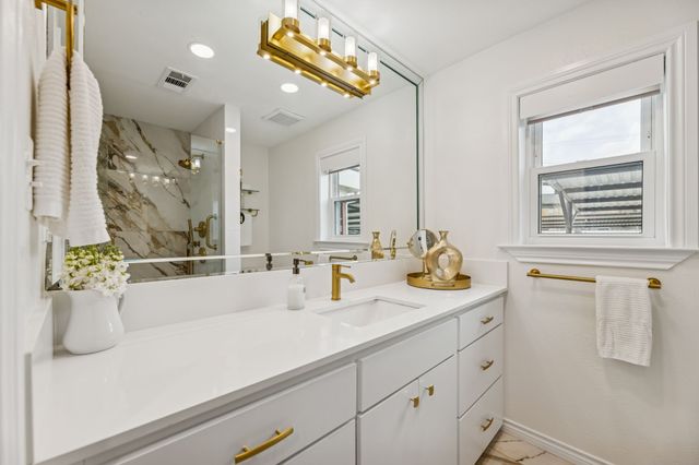 6033 Sandhurst Lane A, Dallas, TX 75206