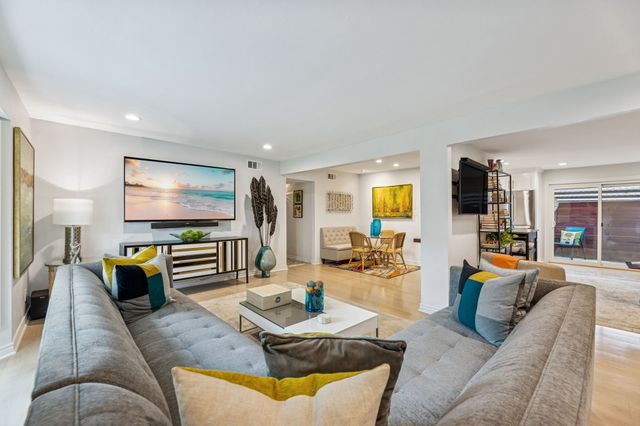 6033 Sandhurst Lane A, Dallas, TX 75206