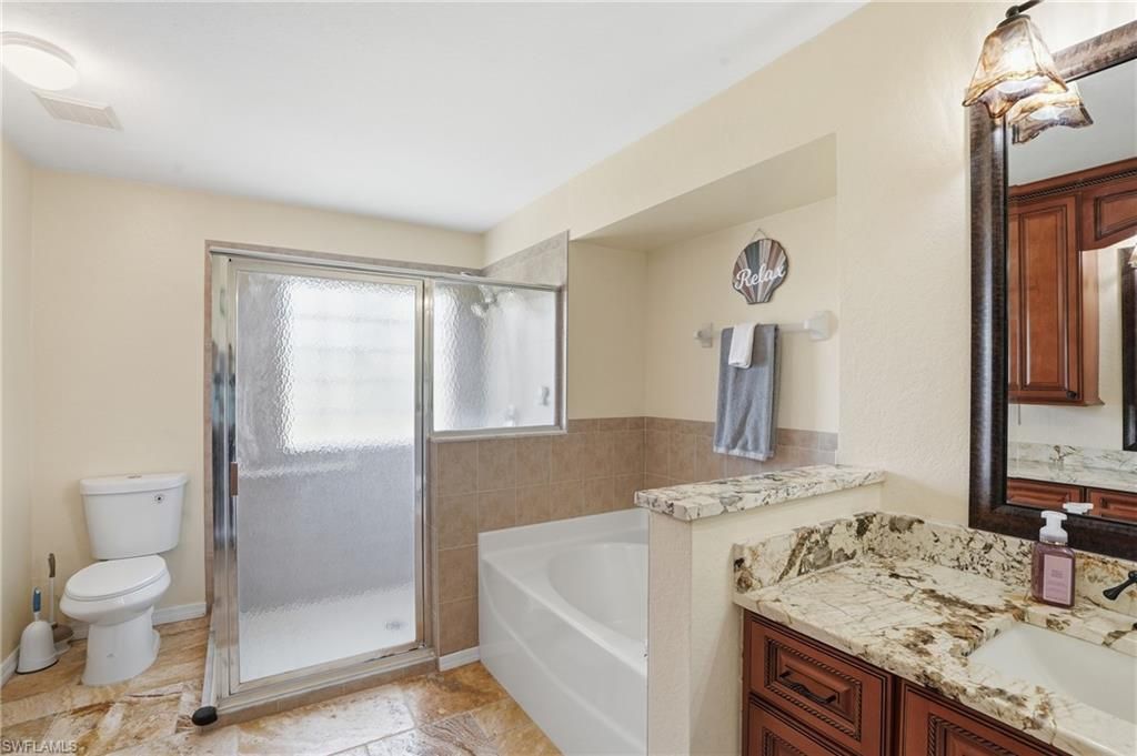 Image 14 of property listing at 4304 NE 23rd PL, Cape Coral, FL 33909