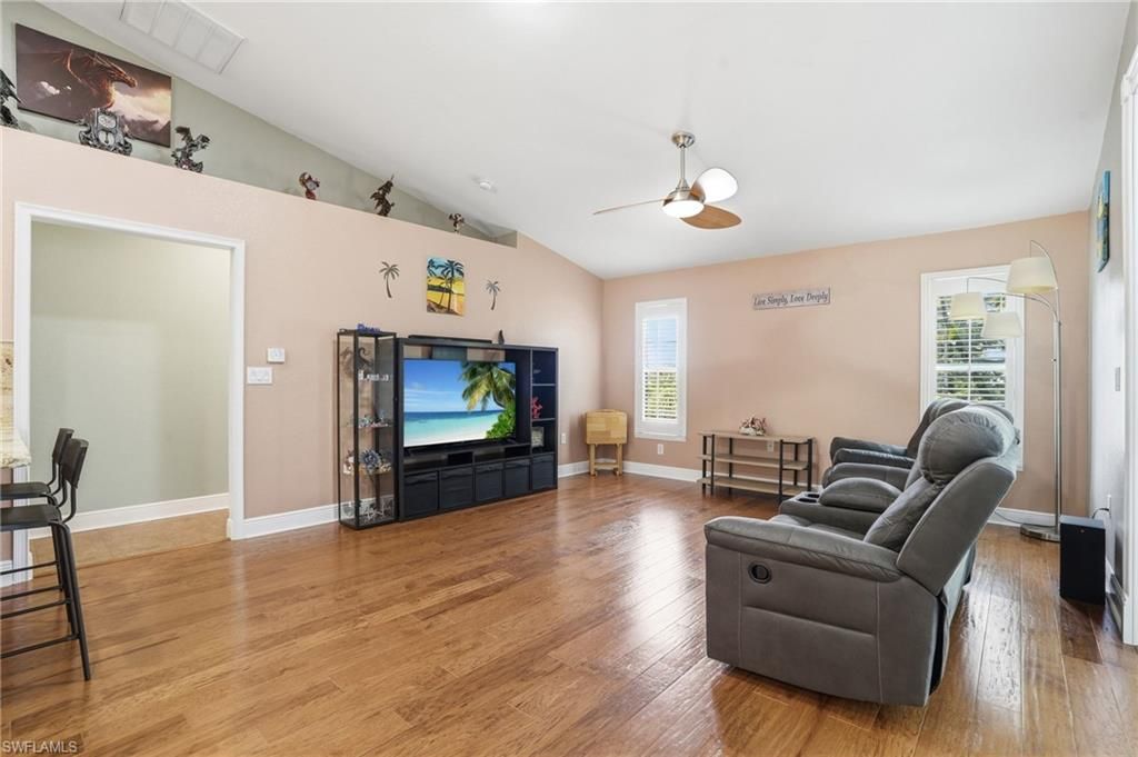 Image 4 of property listing at 4304 NE 23rd PL, Cape Coral, FL 33909