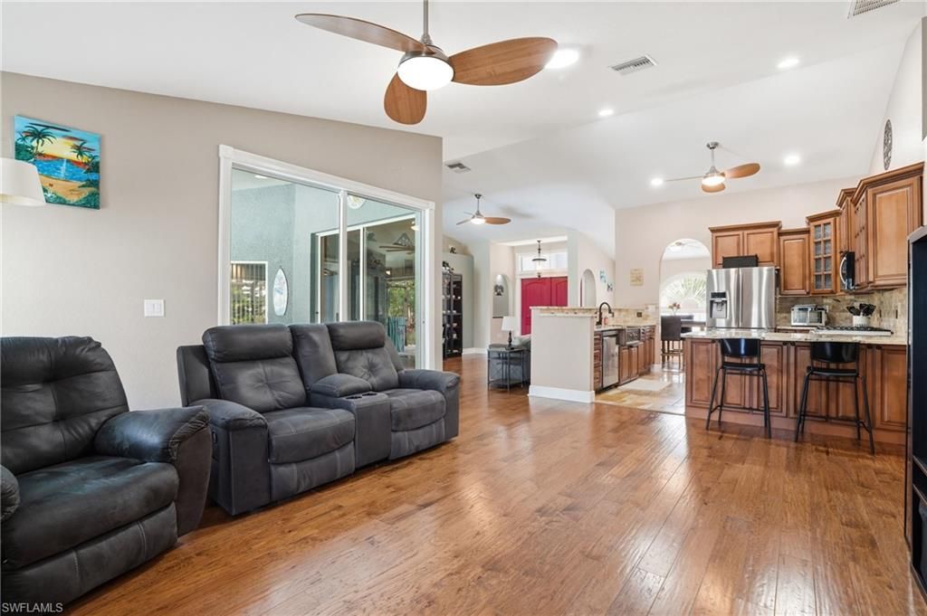 Image 5 of property listing at 4304 NE 23rd PL, Cape Coral, FL 33909