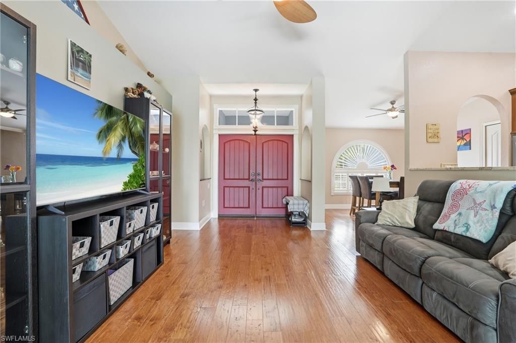 Image 7 of property listing at 4304 NE 23rd PL, Cape Coral, FL 33909