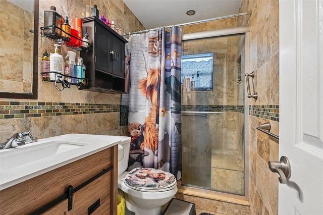 2137 NW 99th Ter, Miami, FL 33147