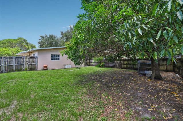 2137 NW 99th Ter, Miami, FL 33147