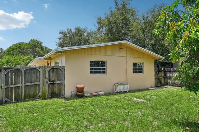 2137 NW 99th Ter, Miami, FL 33147