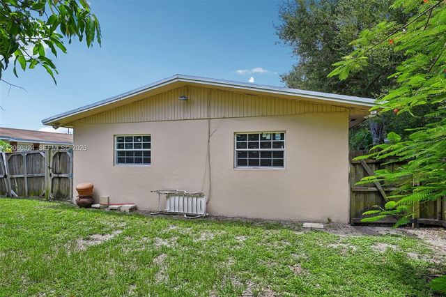 2137 NW 99th Ter, Miami, FL 33147