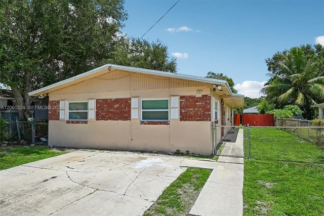 2137 NW 99th Ter, Miami, FL 33147