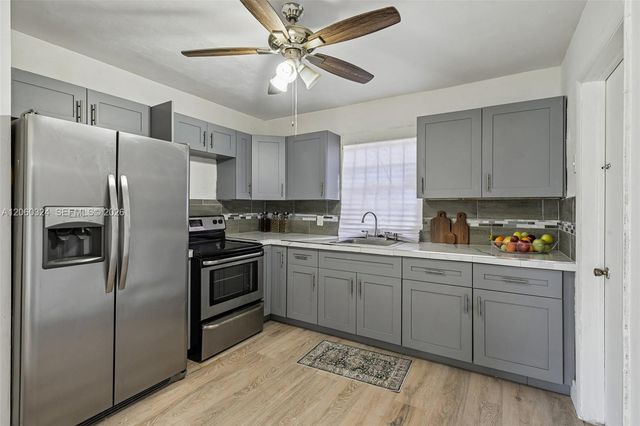 2137 NW 99th Ter, Miami, FL 33147