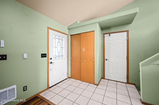 7412 W Meadow Lark LN, Rathdrum, ID 83858