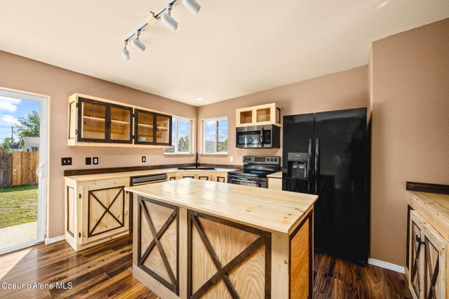 7412 W Meadow Lark LN, Rathdrum, ID 83858