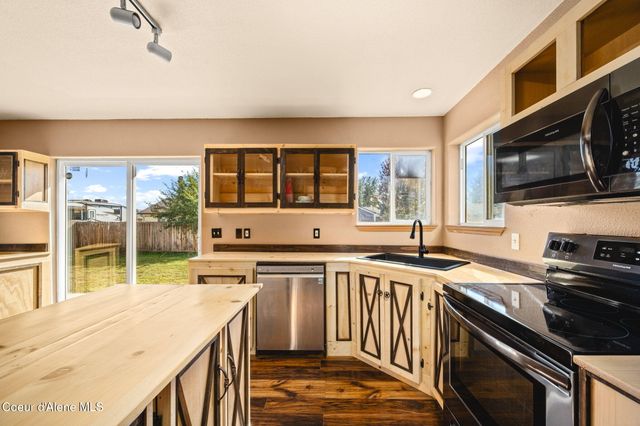 7412 W Meadow Lark LN, Rathdrum, ID 83858