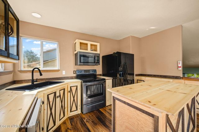 7412 W Meadow Lark LN, Rathdrum, ID 83858