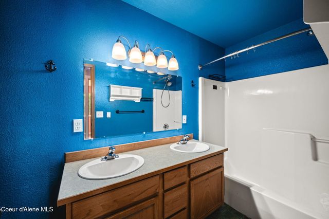 7412 W Meadow Lark LN, Rathdrum, ID 83858