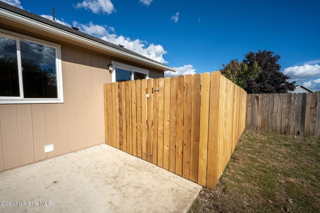 7412 W Meadow Lark LN, Rathdrum, ID 83858