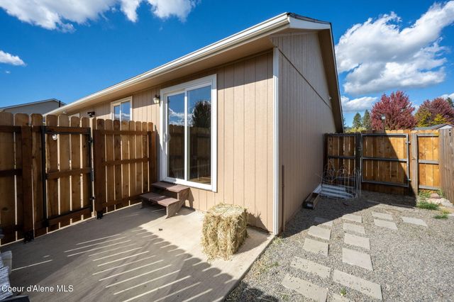 7412 W Meadow Lark LN, Rathdrum, ID 83858