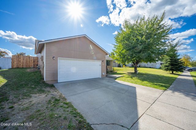 7412 W Meadow Lark LN, Rathdrum, ID 83858