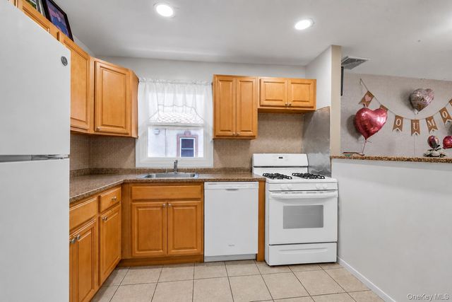 6107 Maspeth Avenue, Maspeth, NY 11378