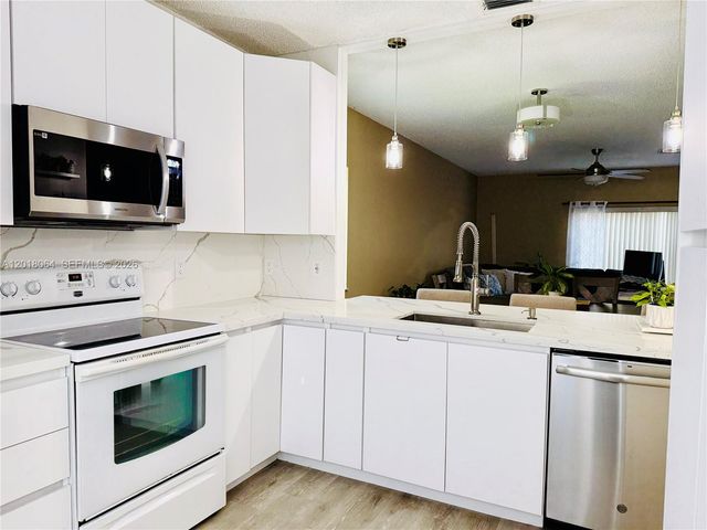 16213 Emerald Cove Rd, Weston, FL 33331