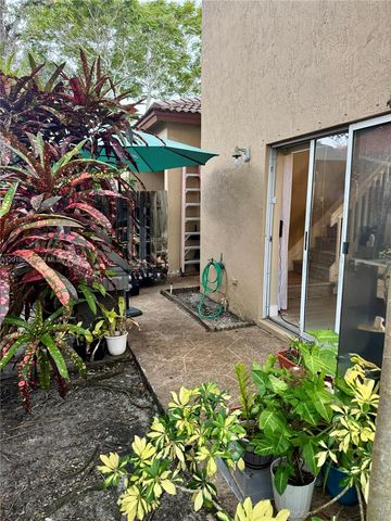 16213 Emerald Cove Rd, Weston, FL 33331