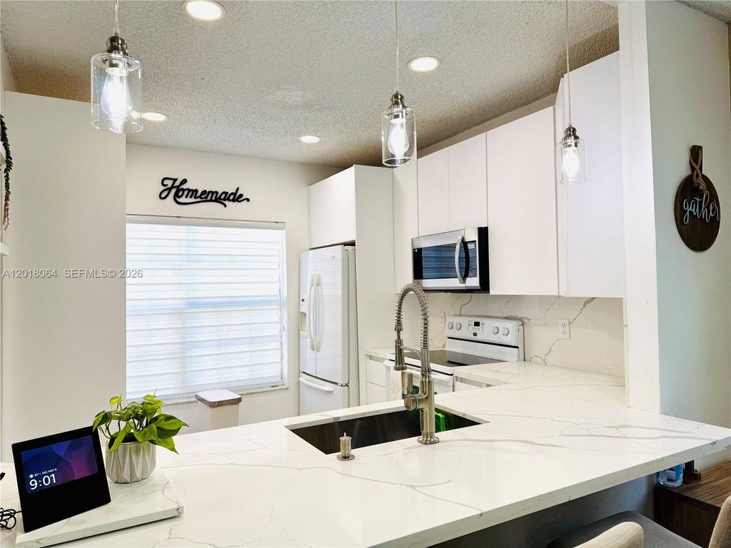 16213 Emerald Cove Rd, Weston, FL 33331