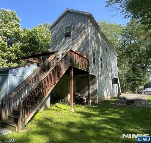 42 Riverlawn Drive, Wayne, NJ 07470