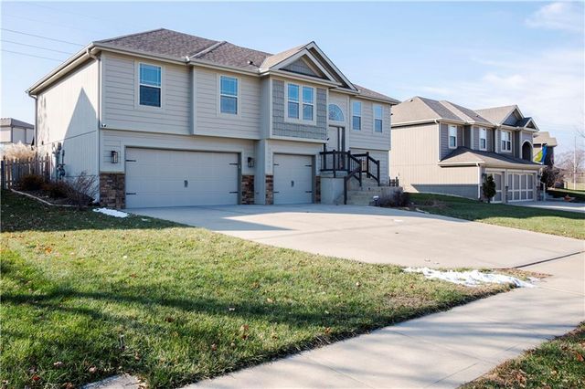 11208 N Manchester Avenue, Kansas City, MO 64157